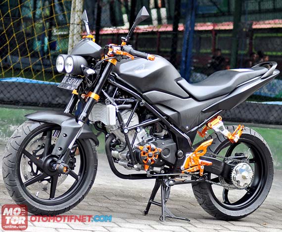 Sumber : http://motorplus.otomotifnet.com/read/2013/02/25/338672/98/10/Honda-CB150R-Real-Naked-Bike-